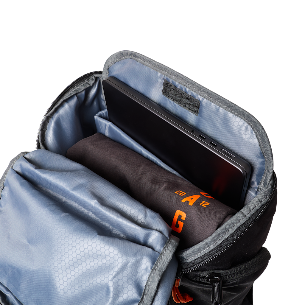 imgi_628_UAG_Civilian_Backpack_Midnight_Camo-11.webp