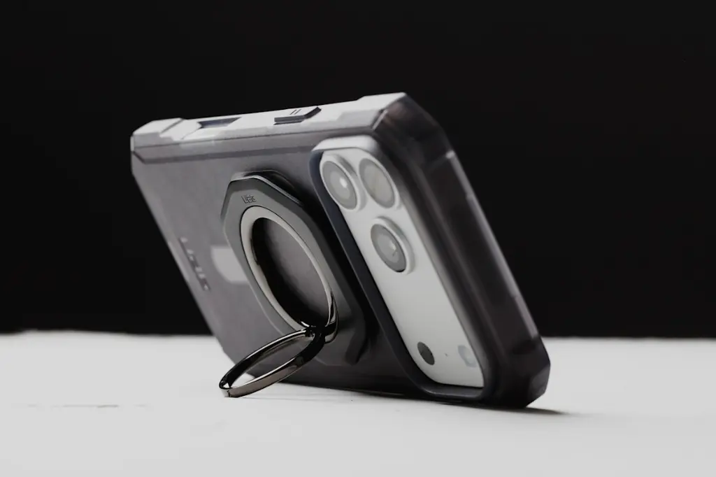 imgi_488_UAG_Studio-HQ_111225_HEX_STICKER_RING_STAND_LT-0258.webp