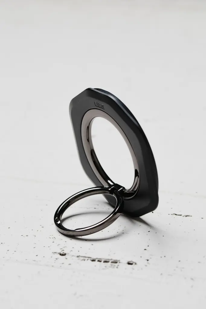imgi_490_UAG_Studio-HQ_111225_HEX_STICKER_RING_STAND_LT-0255.webp