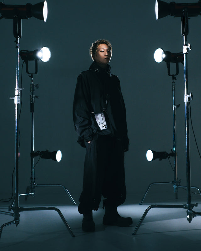 SkinArma Helio MagSafe Case With Grip Stand for iPhone 16 Pro - Titanium