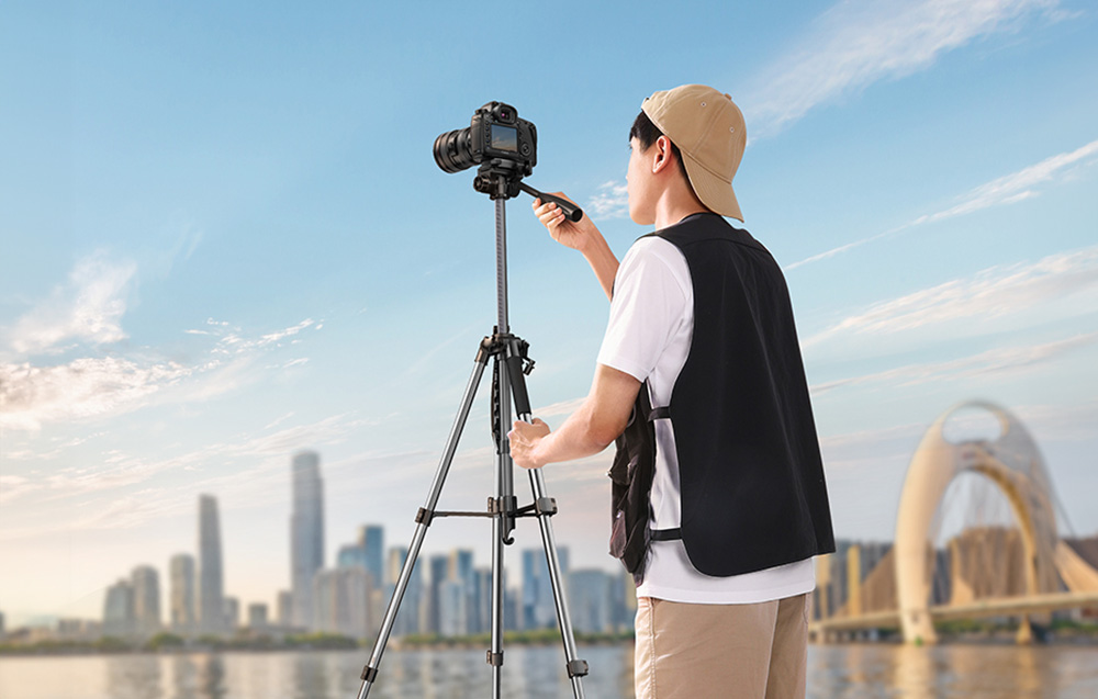 UGREEN Professional Tripod for Phone & Camera LP661