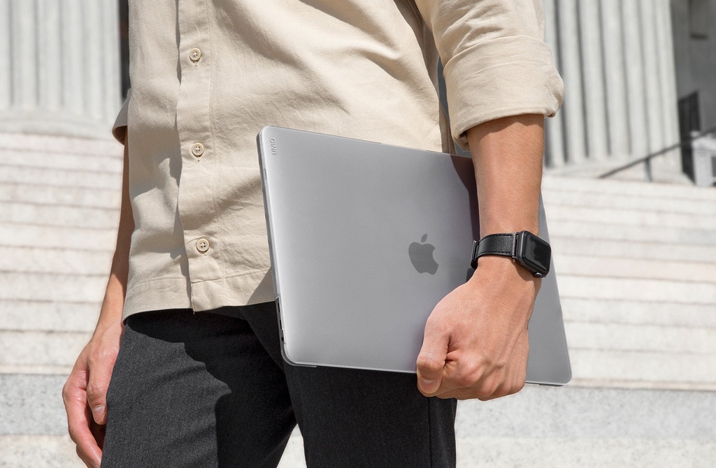 UNIQ HUSK PRO CLARO MACBOOK PRO 13 (2020-2022) - DOVE (MATTE CLEAR)