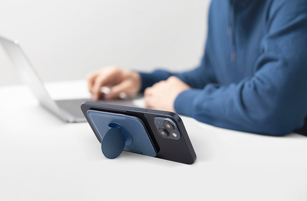 Uniq Flixa Magnetic Pop-Out Card Holder With Grip-Stand - Blush Pink