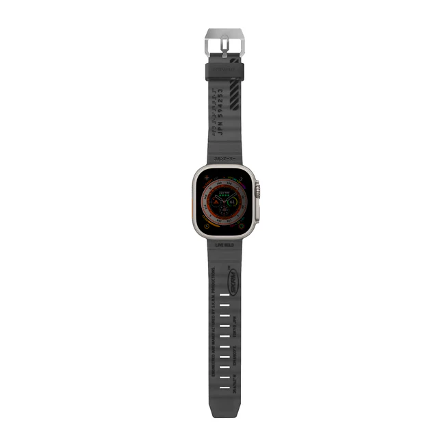 سير SKINARMA Shokku لساعة Apple Watch مقاس 49/45/44 ملم – رمادي مدخّن